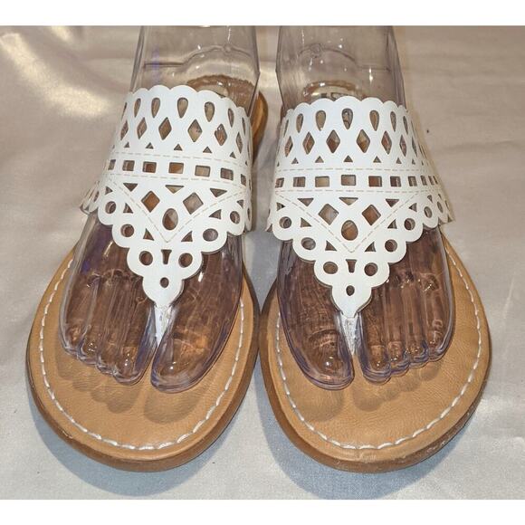 B.O.C. Born Caree Womens Thong Sandals White Vegan Leather Laser Cut Size 9M - Picture 3 of 7